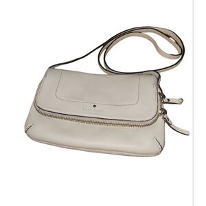 Kate spade crossbody 5.5" L x  5.5"W GUC the purse is really adorable